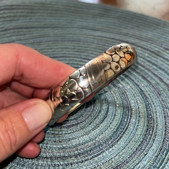 Chic Silver Patterned Bangle - Picture 4 of 4